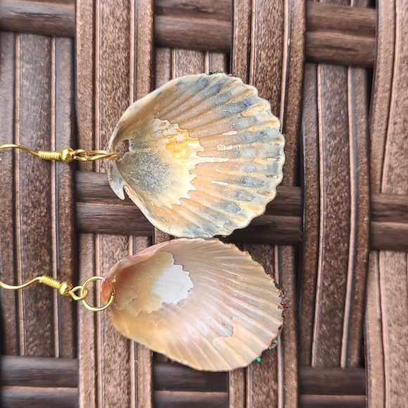 Shell earrings - Picture 2 of 4